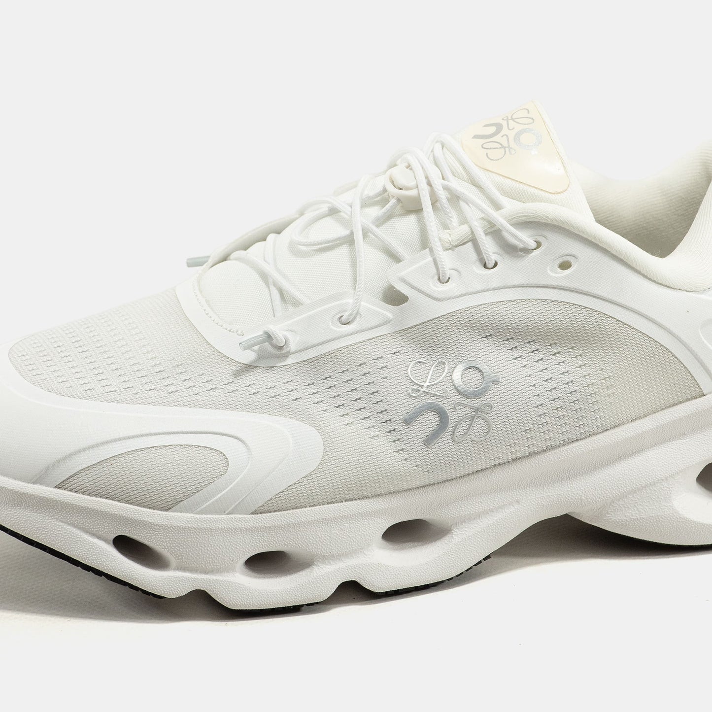ON Cloudsolo x Loewe All White