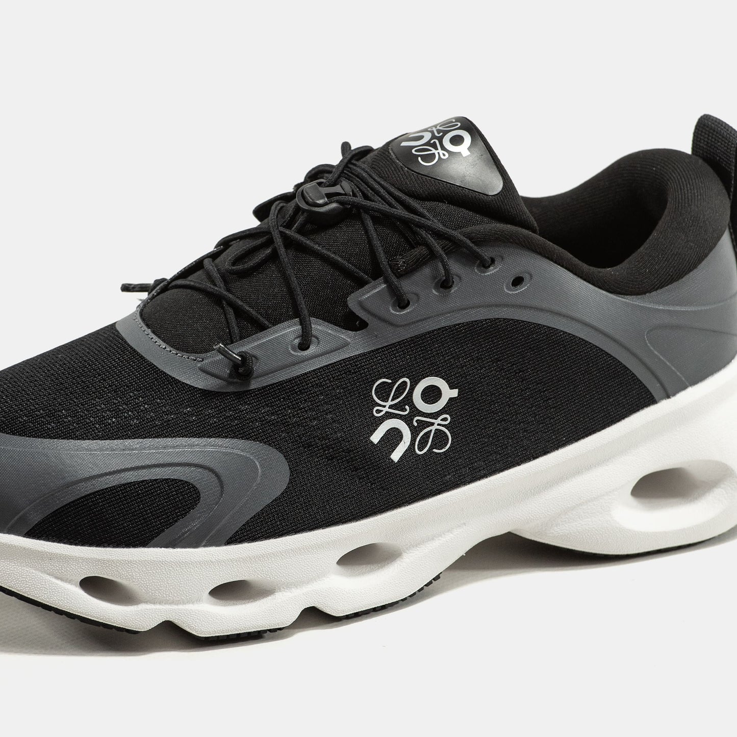 ON Cloudsolo x Loewe Black White