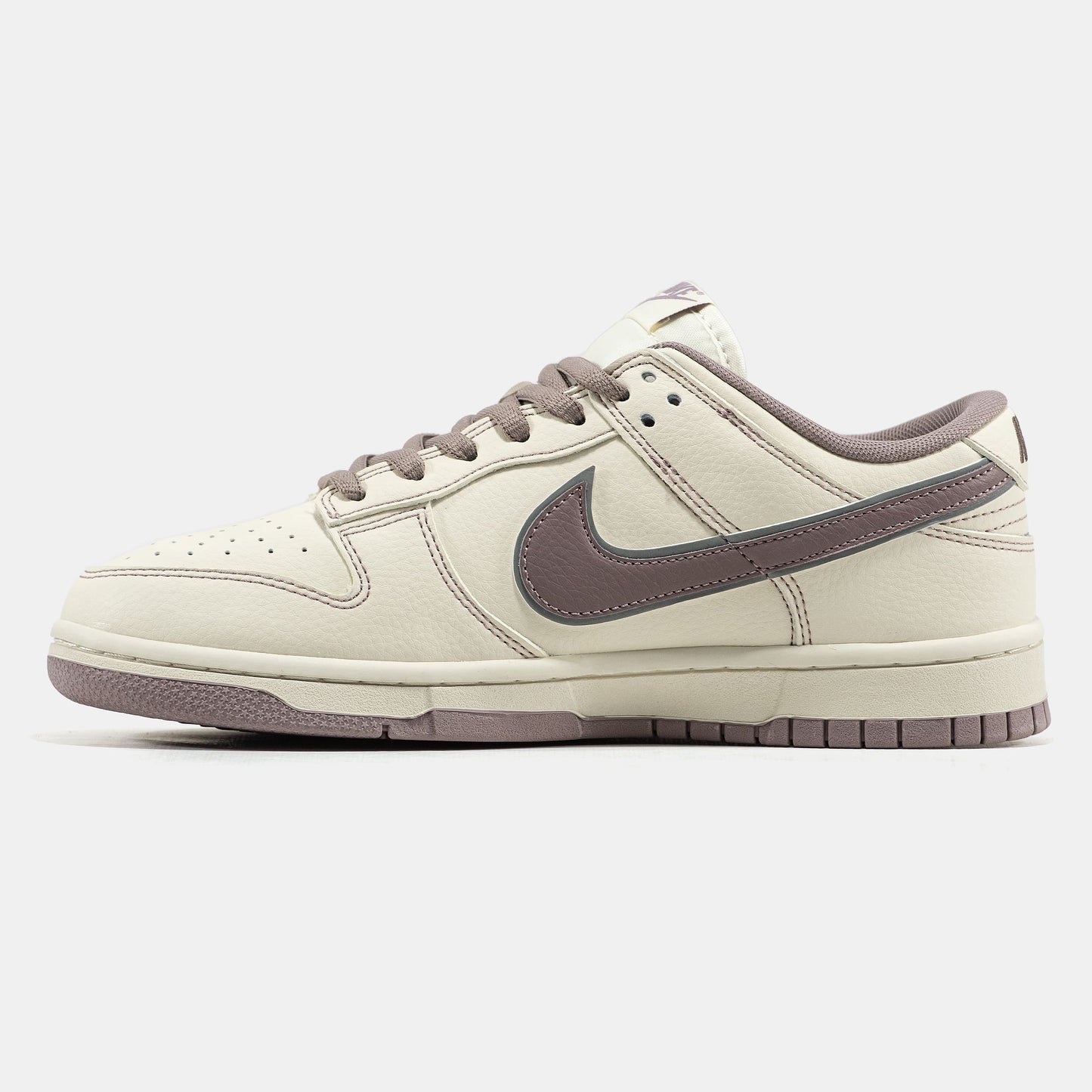 Nike SB Dunk Low x Supreme Beige Brown