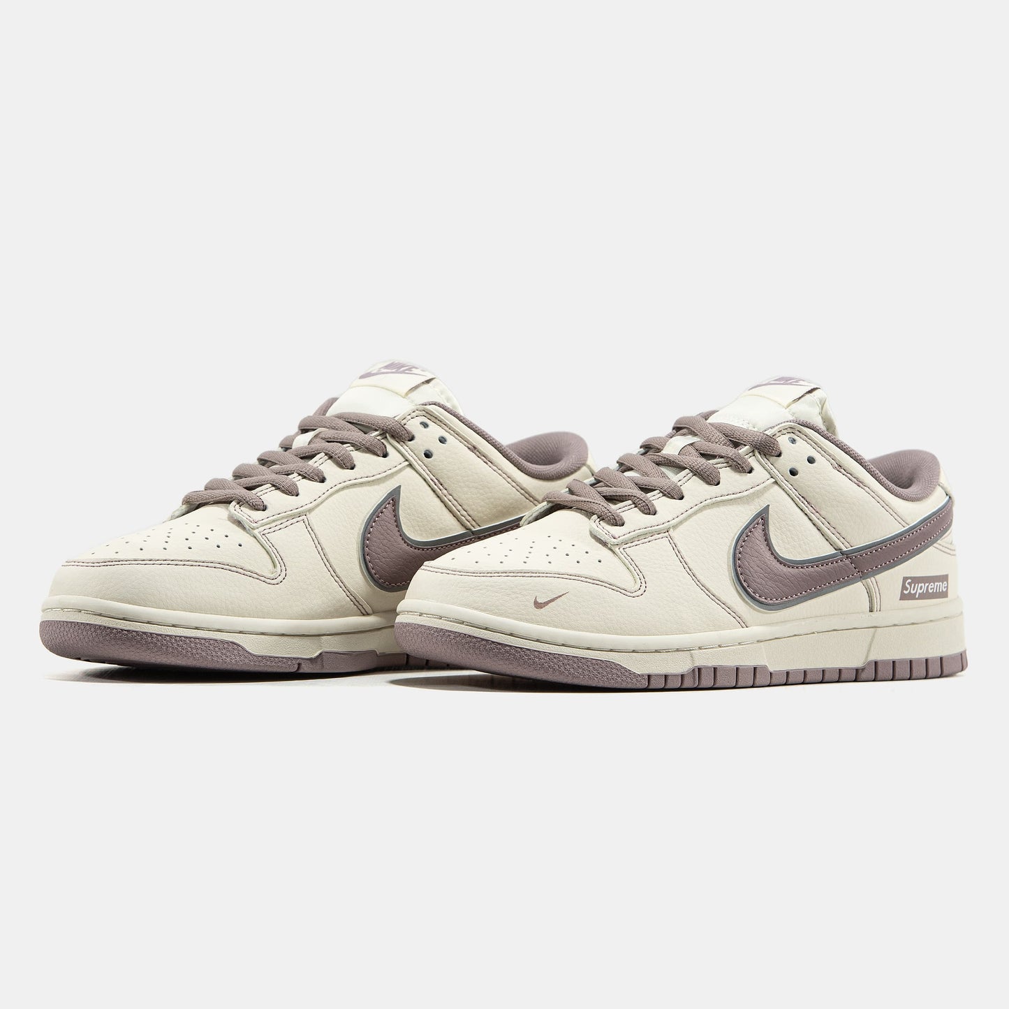 Nike SB Dunk Low x Supreme Beige Brown