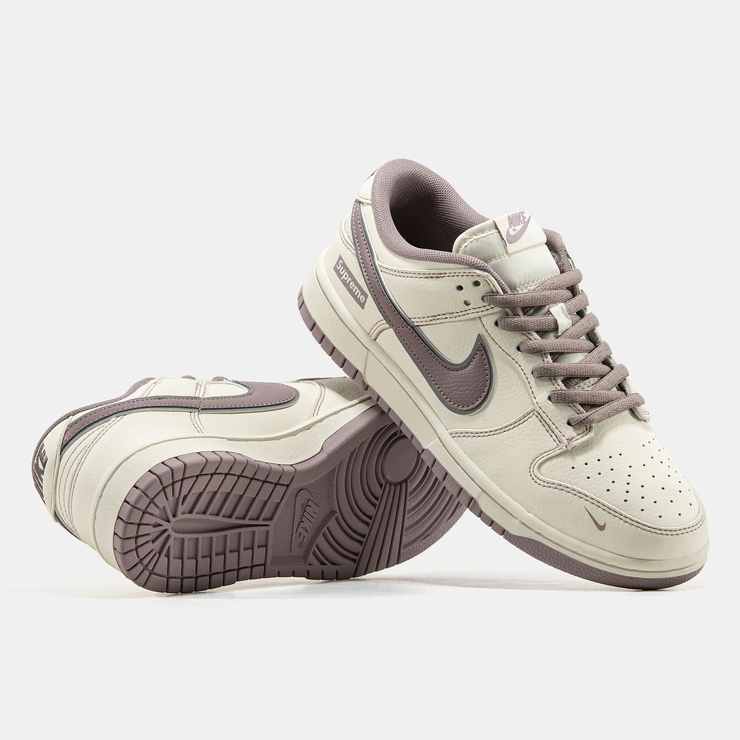 Nike SB Dunk Low x Supreme Beige Brown
