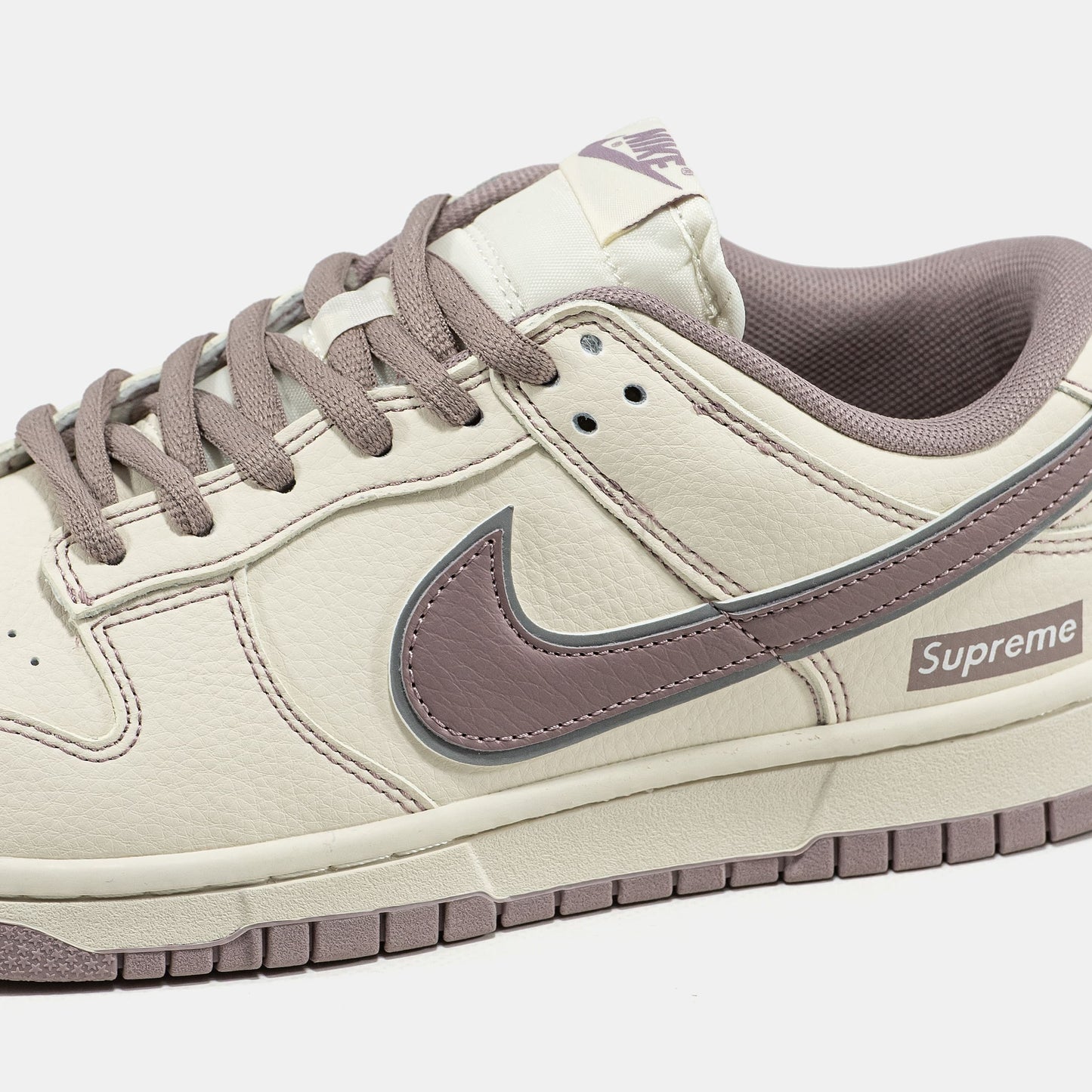 Nike SB Dunk Low x Supreme Beige Brown