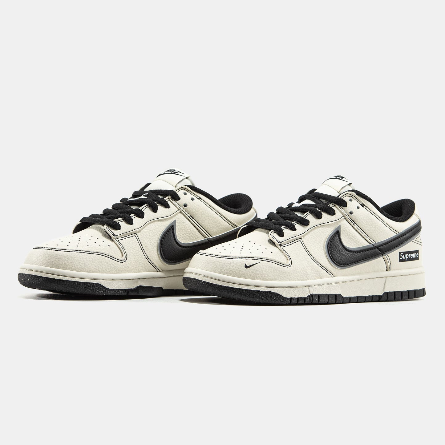 Nike SB Dunk Low x Supreme Beige Black