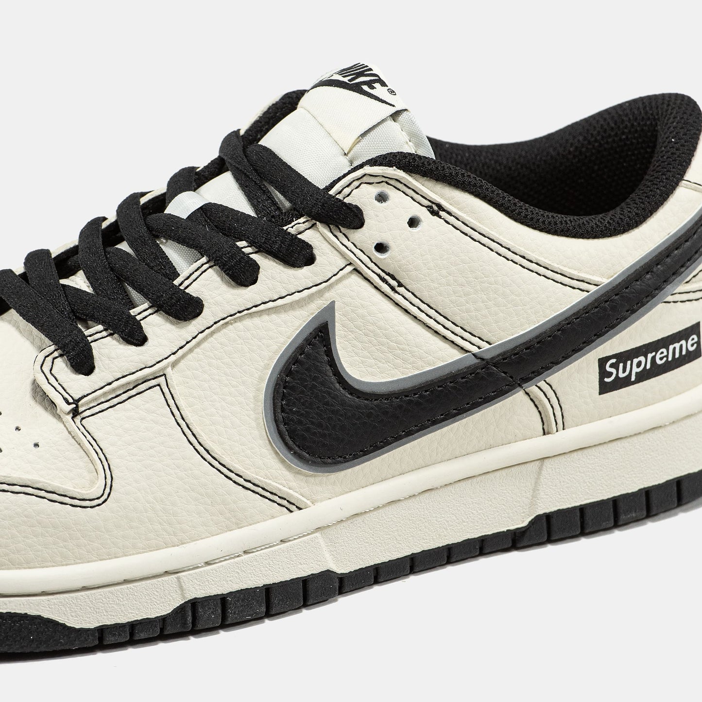 Nike SB Dunk Low x Supreme Beige Black