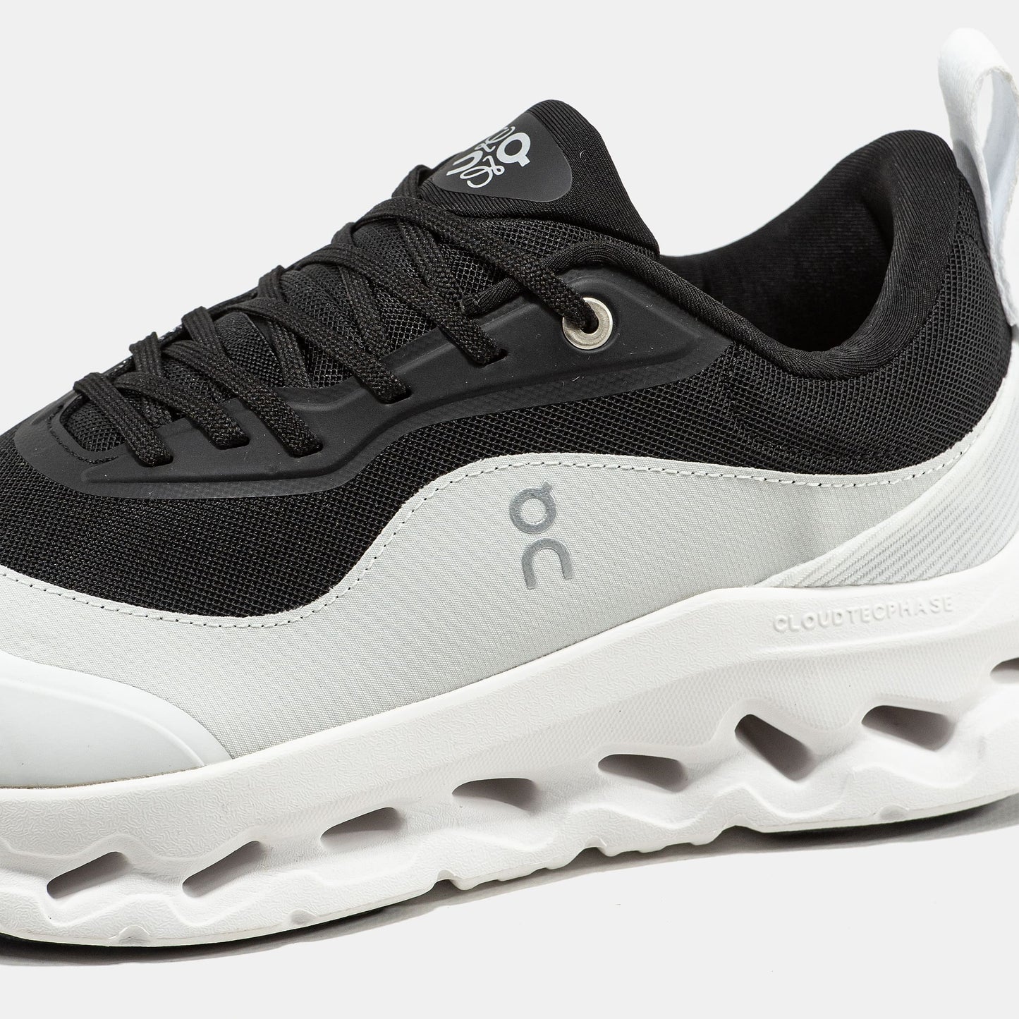 ON Cloudtilt x Loewe White Black