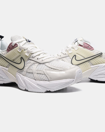 Nike Runtekk White Pink
