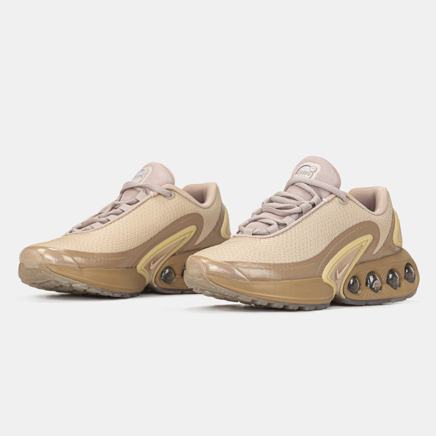 Nike Air Max DN Isa Beige