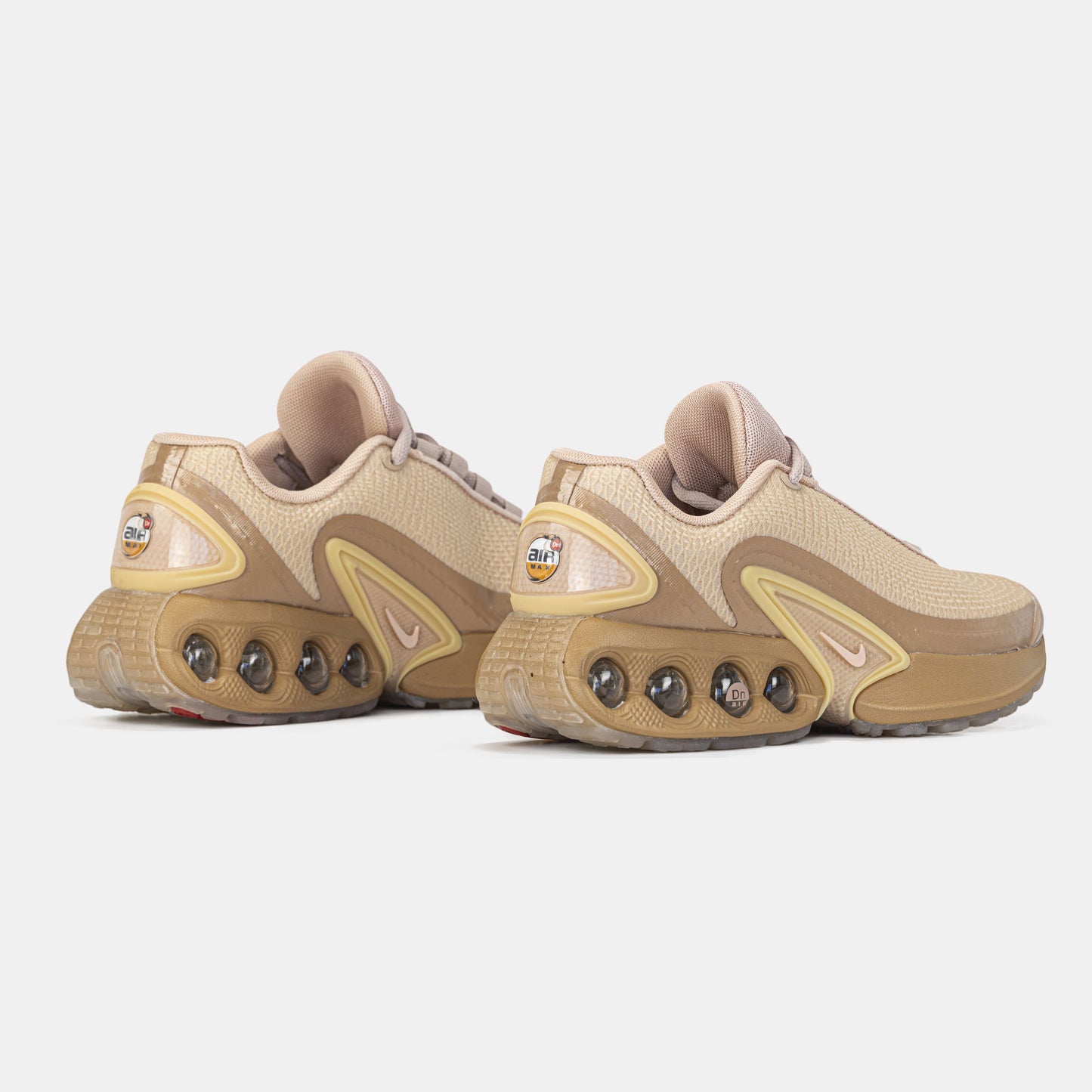 Nike Air Max DN Isa Beige