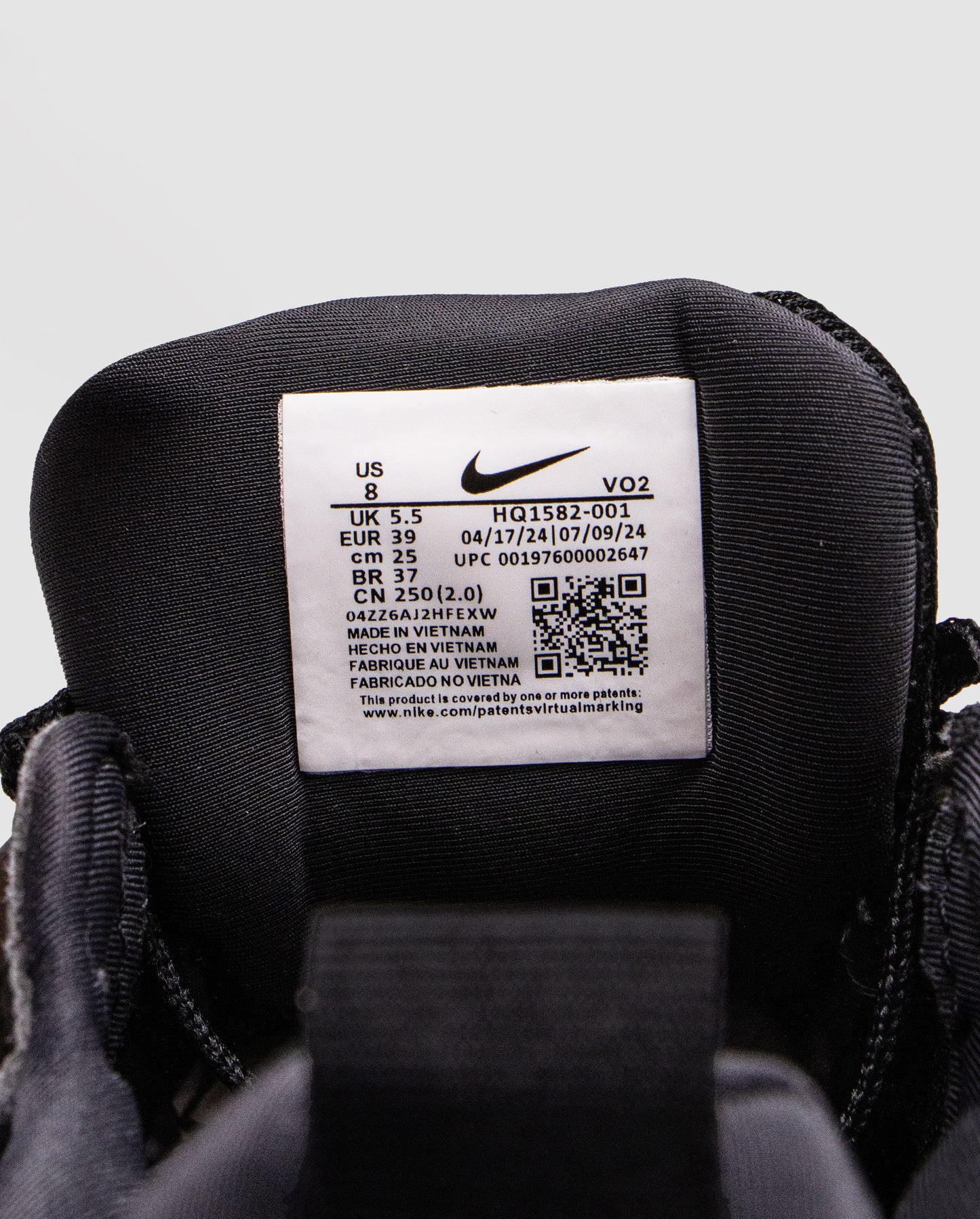 Nike V2K Runtekk Black White Logo