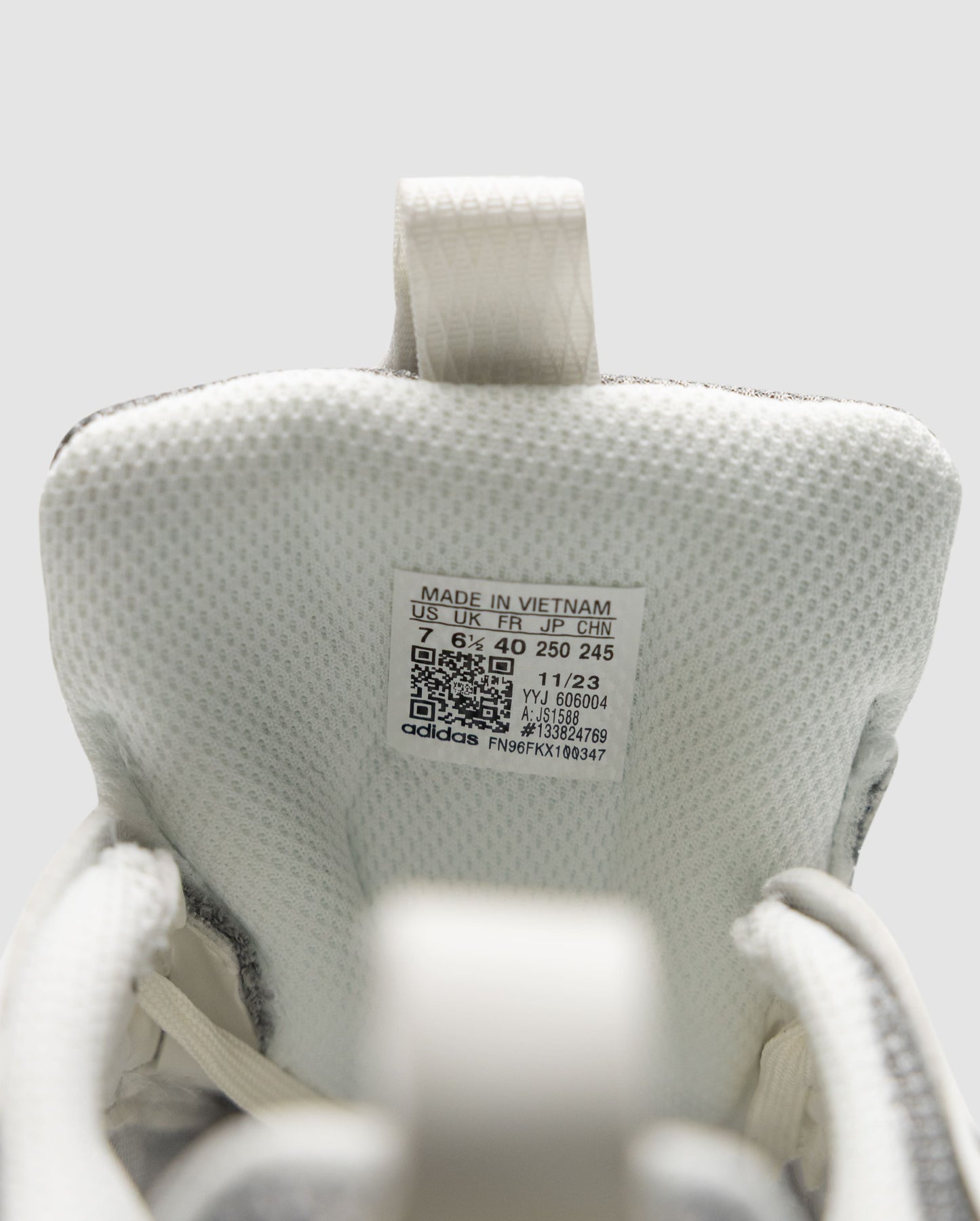 Adidas Vento XLG Deluxe Grey White