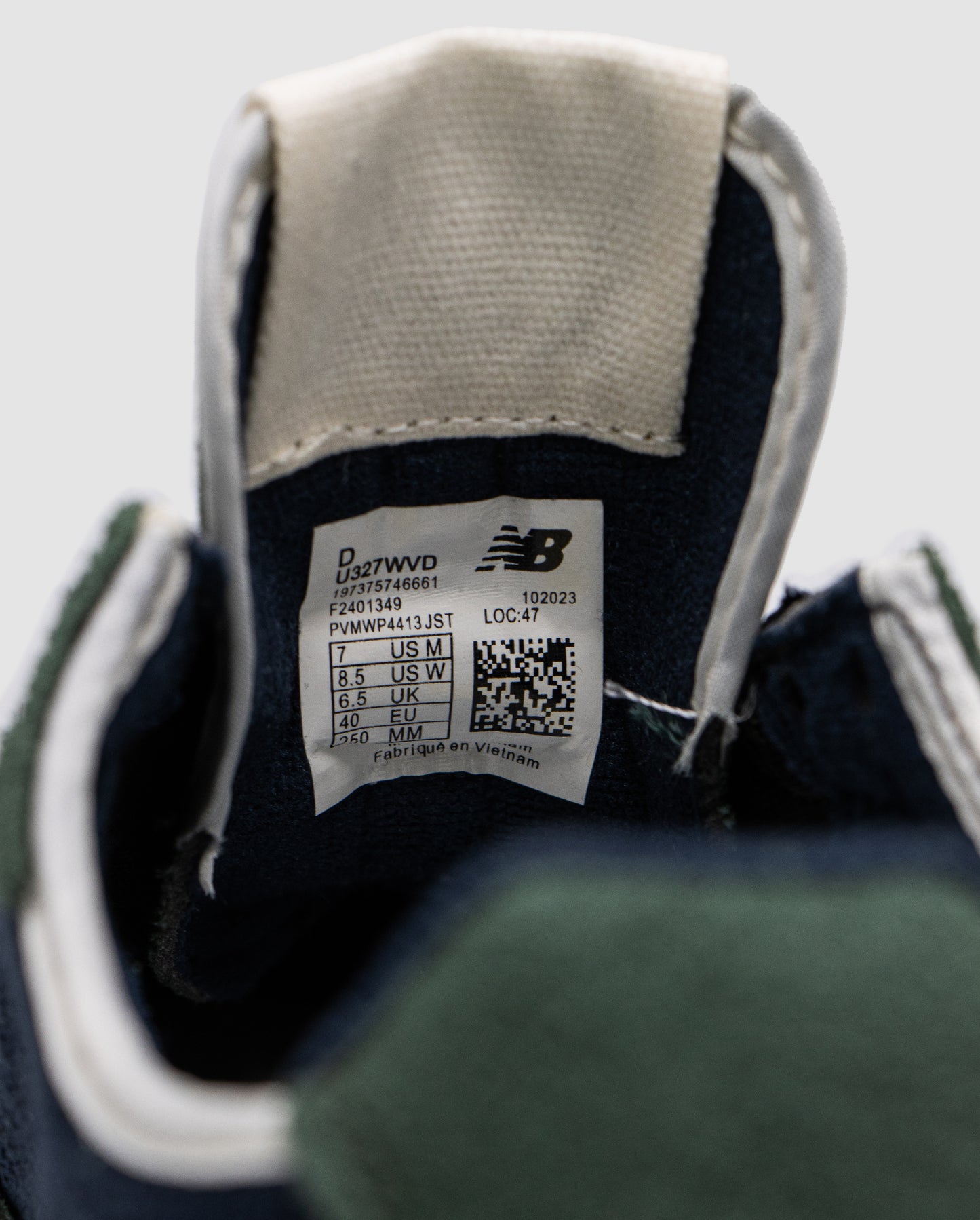 New Balance 327 Midnight Green