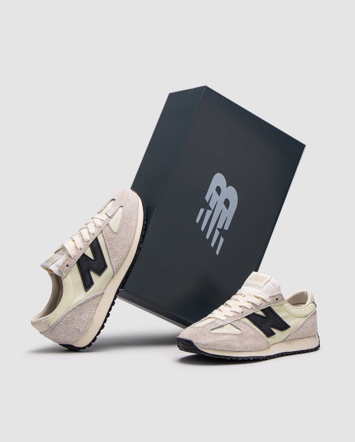 New Balance 471 Sea Salt Black