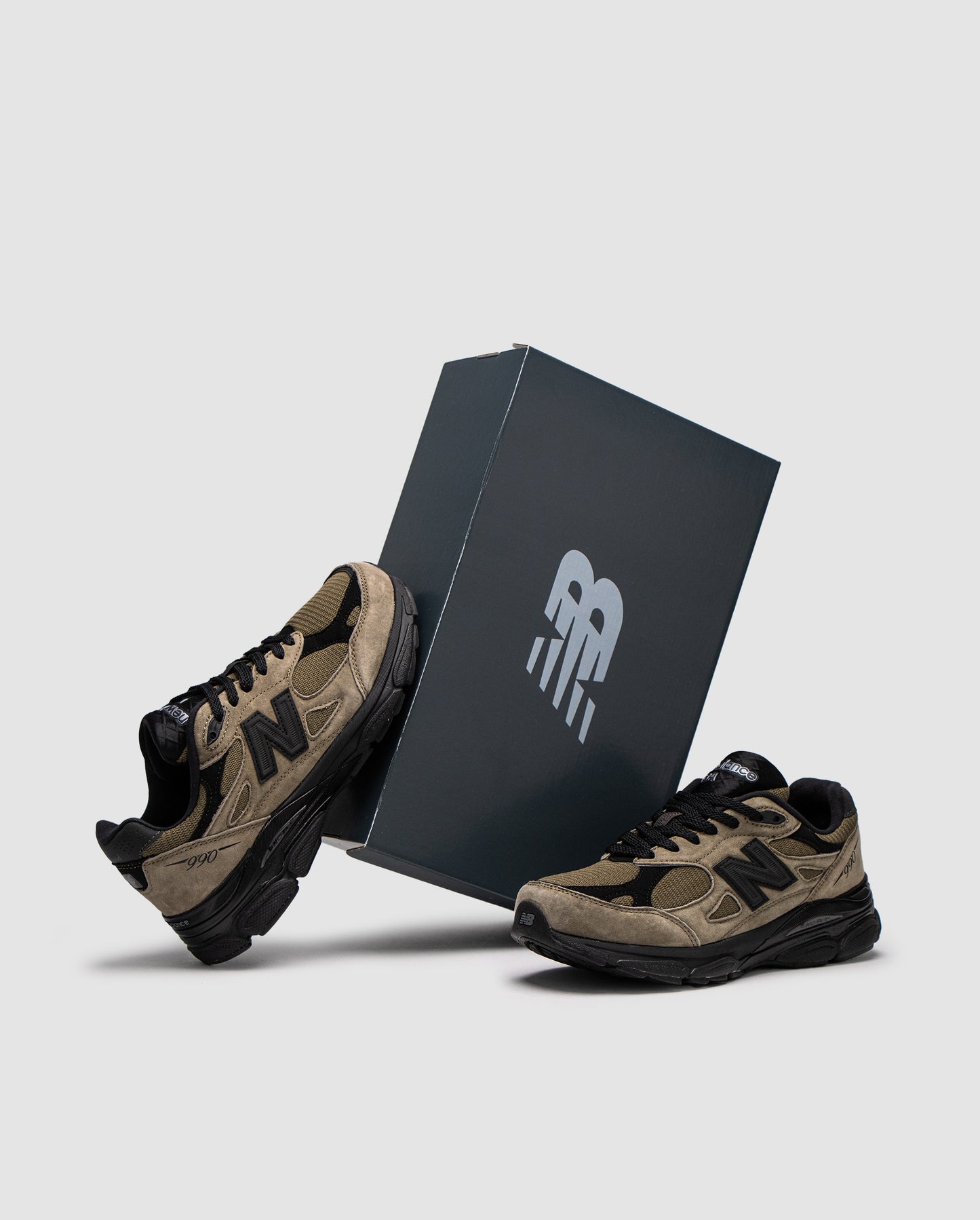 New Balance 990 v3 Olive