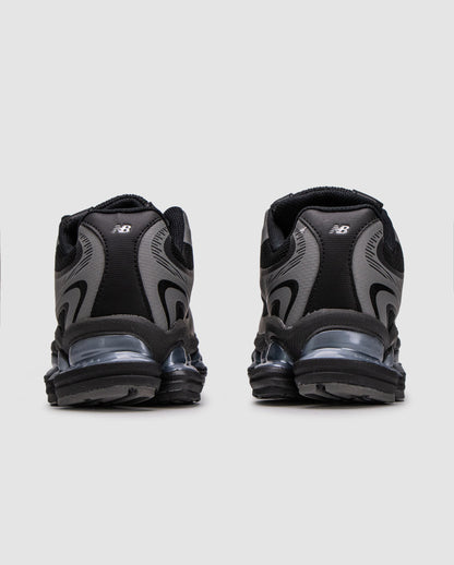 New Balance 2000 Silver Black