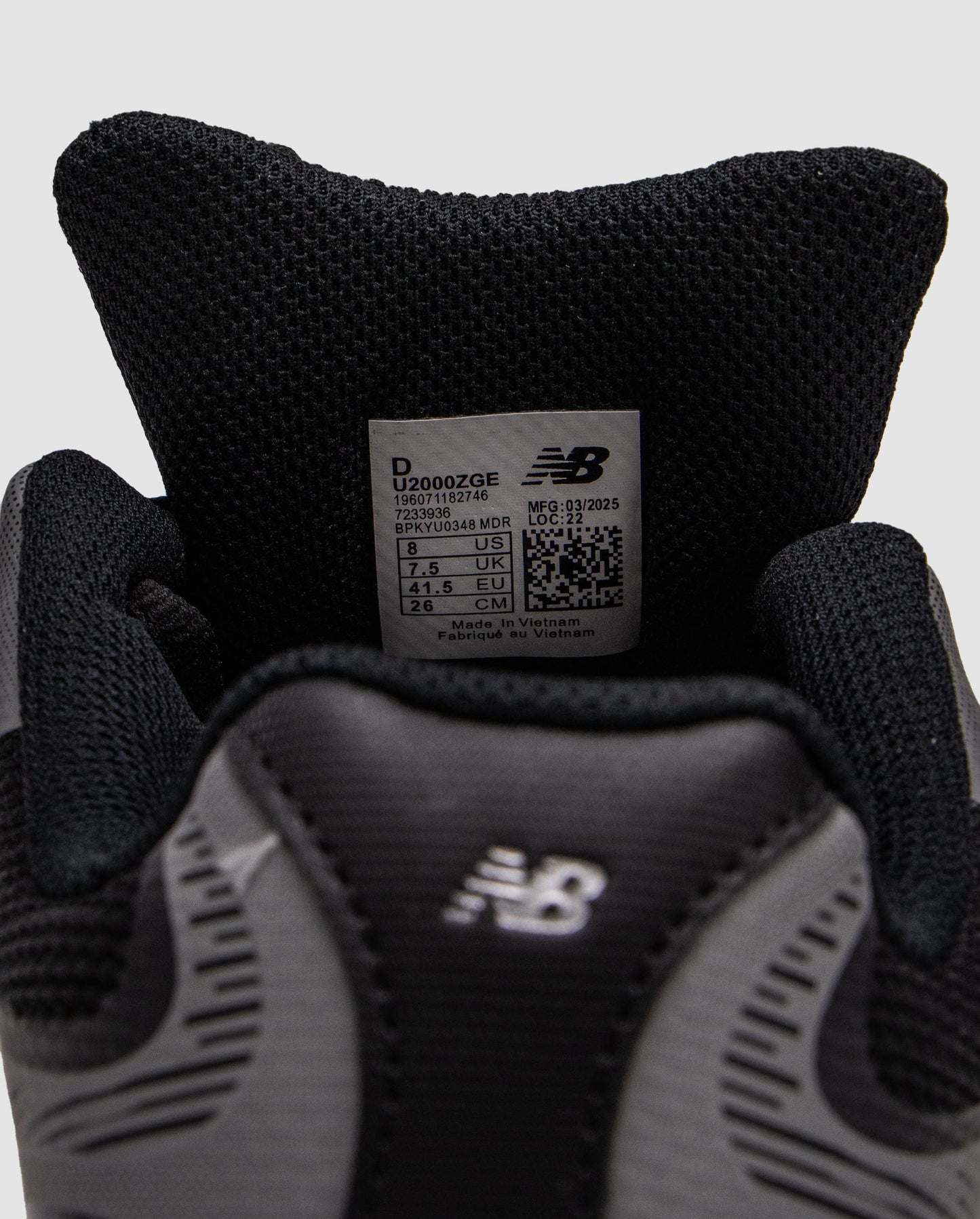 New Balance 2000 Silver Black