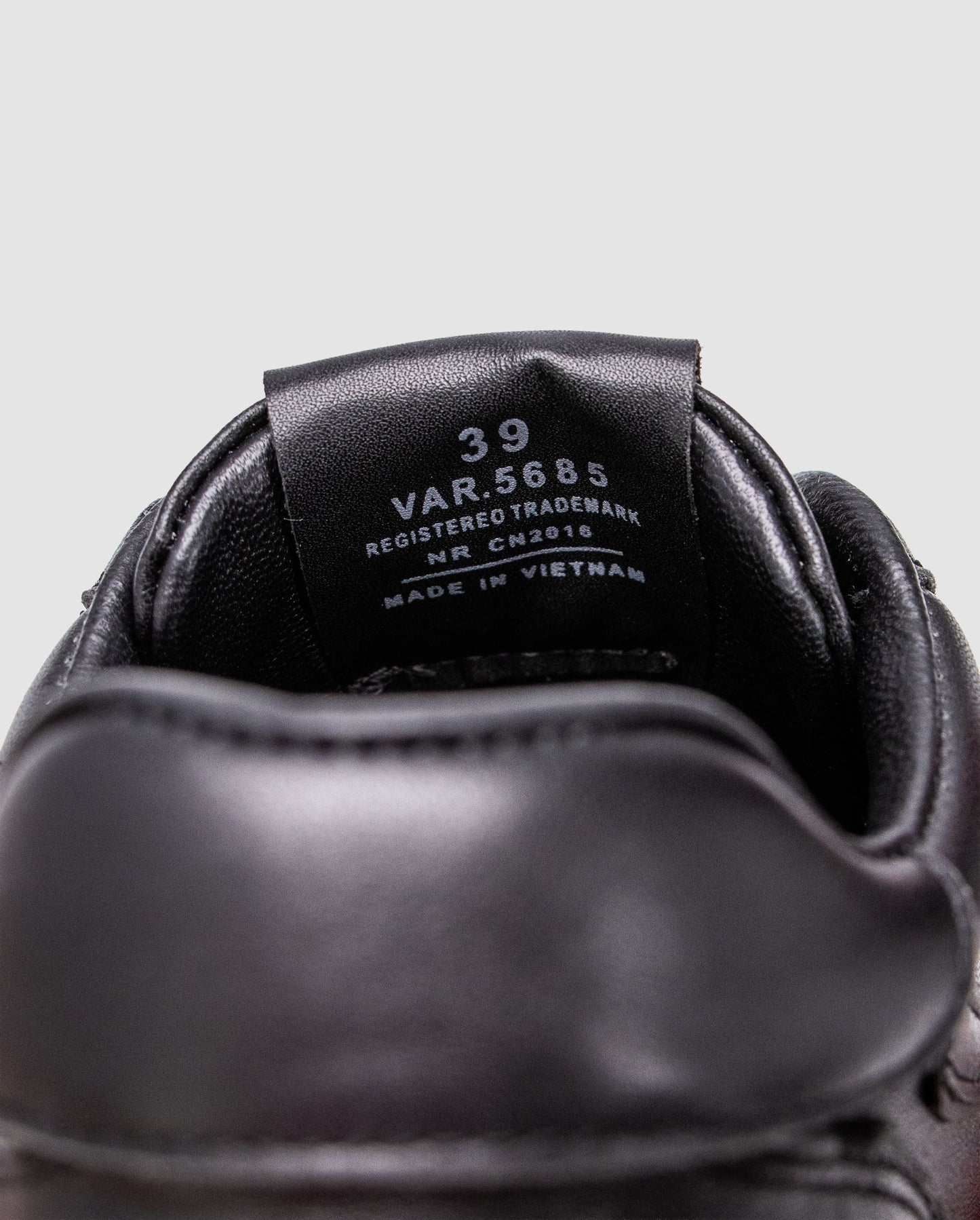 Premiata Lander Total Black