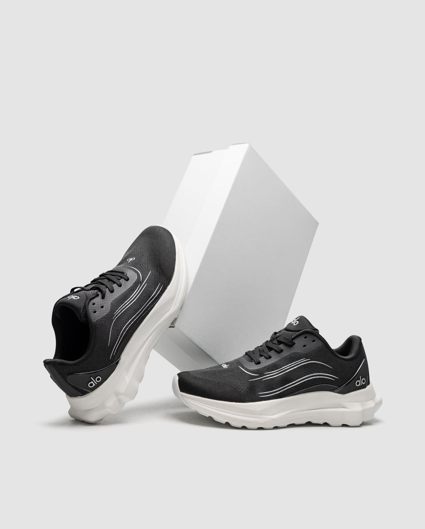 Alo Yoga Runner Black White