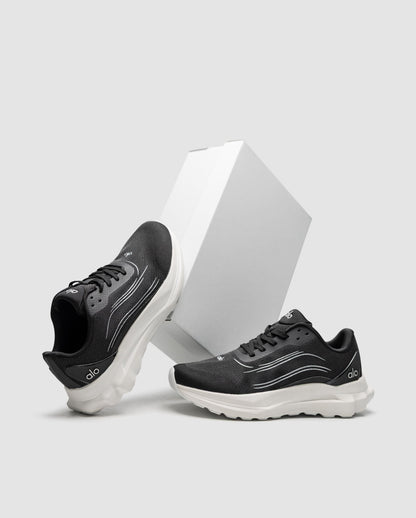 Alo Yoga Runner Black White