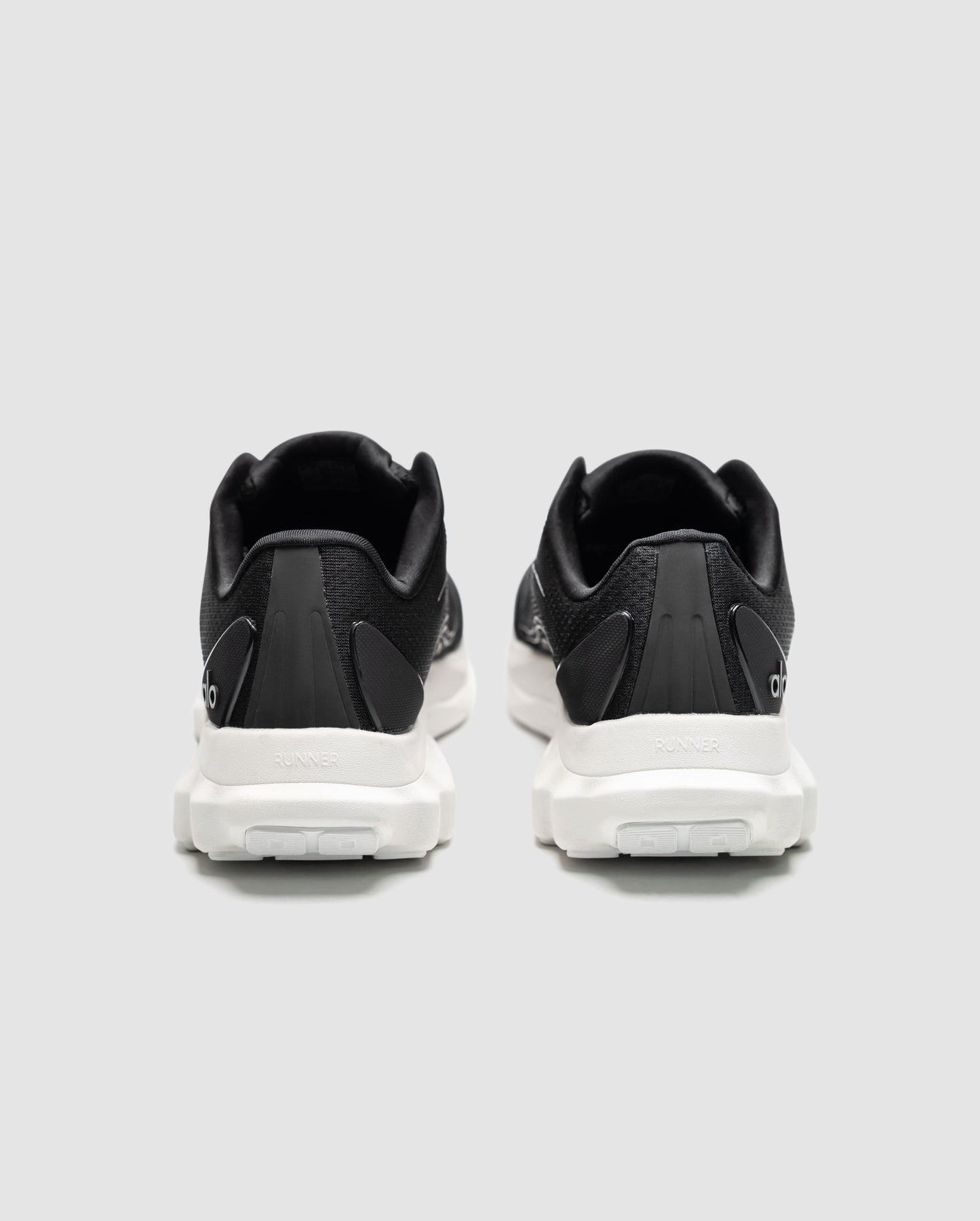Alo Yoga Runner Black White
