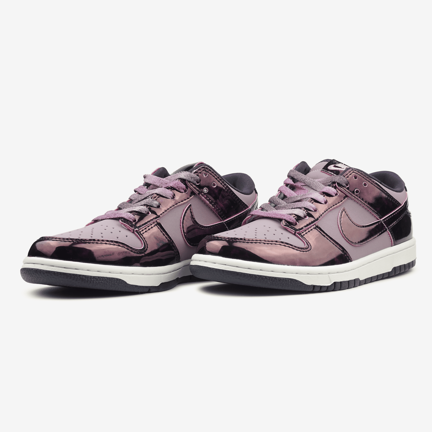 Nike SB Dunk Low SE Panda Purple