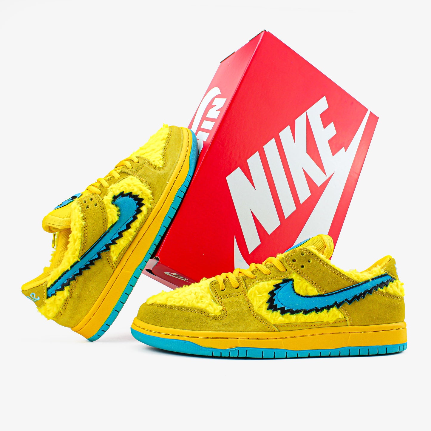 Nike SB Dunk Low Grateful Dead x Yellow Bear