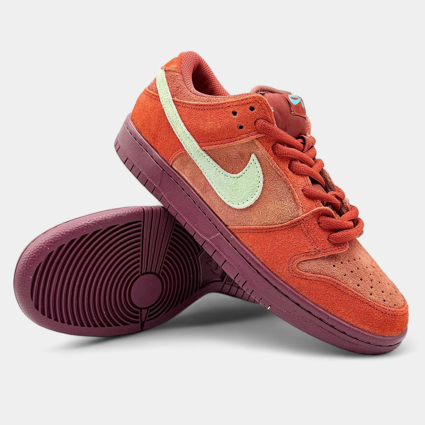 Nike SB Dunk Mystic Red