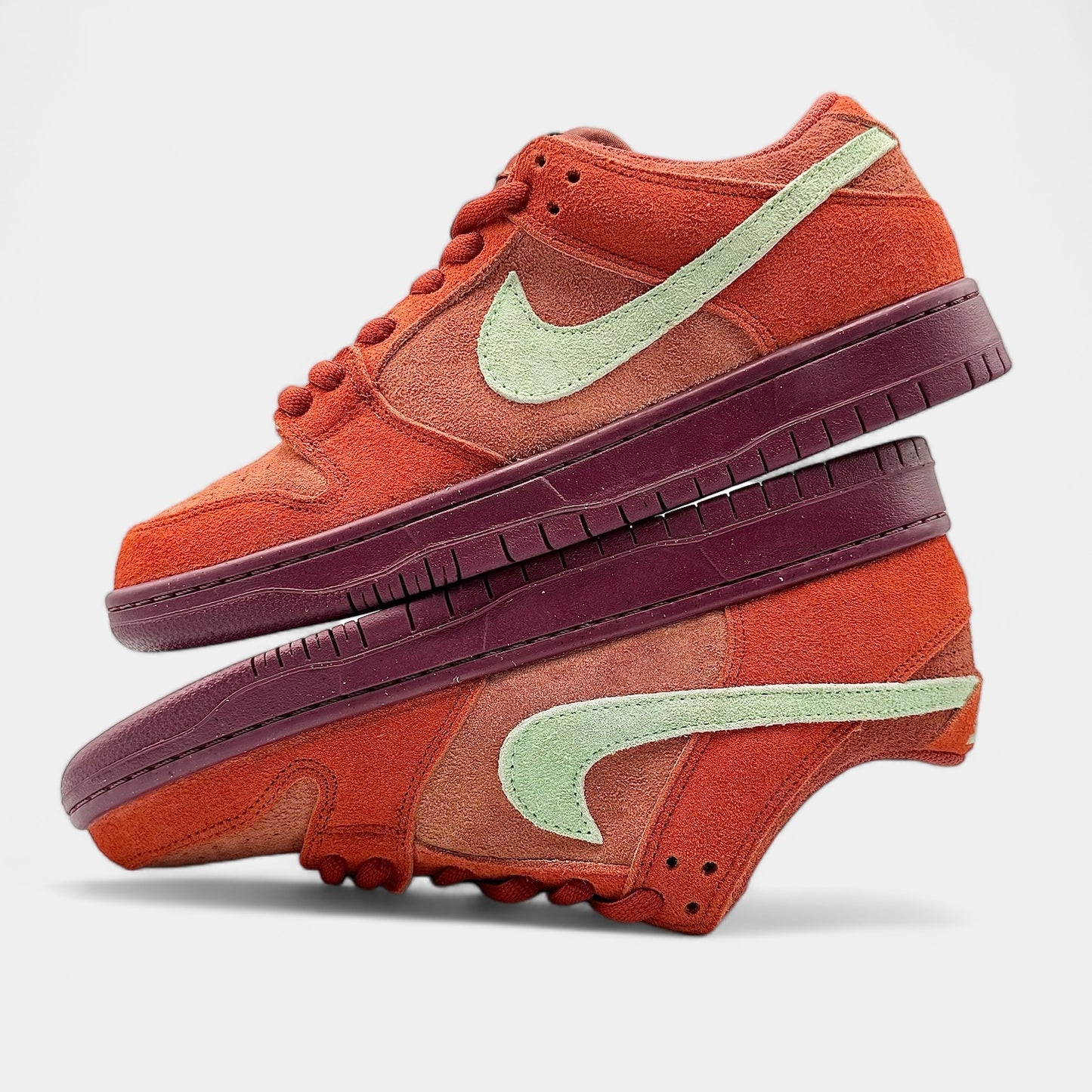 Nike SB Dunk Mystic Red