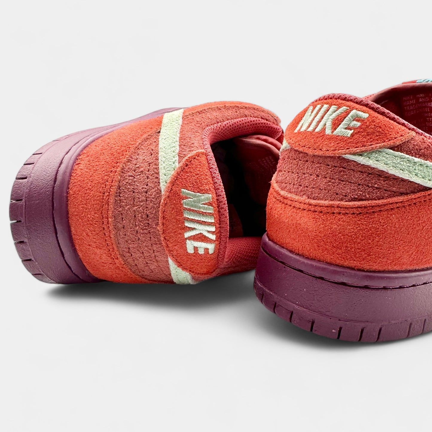 Nike SB Dunk Mystic Red