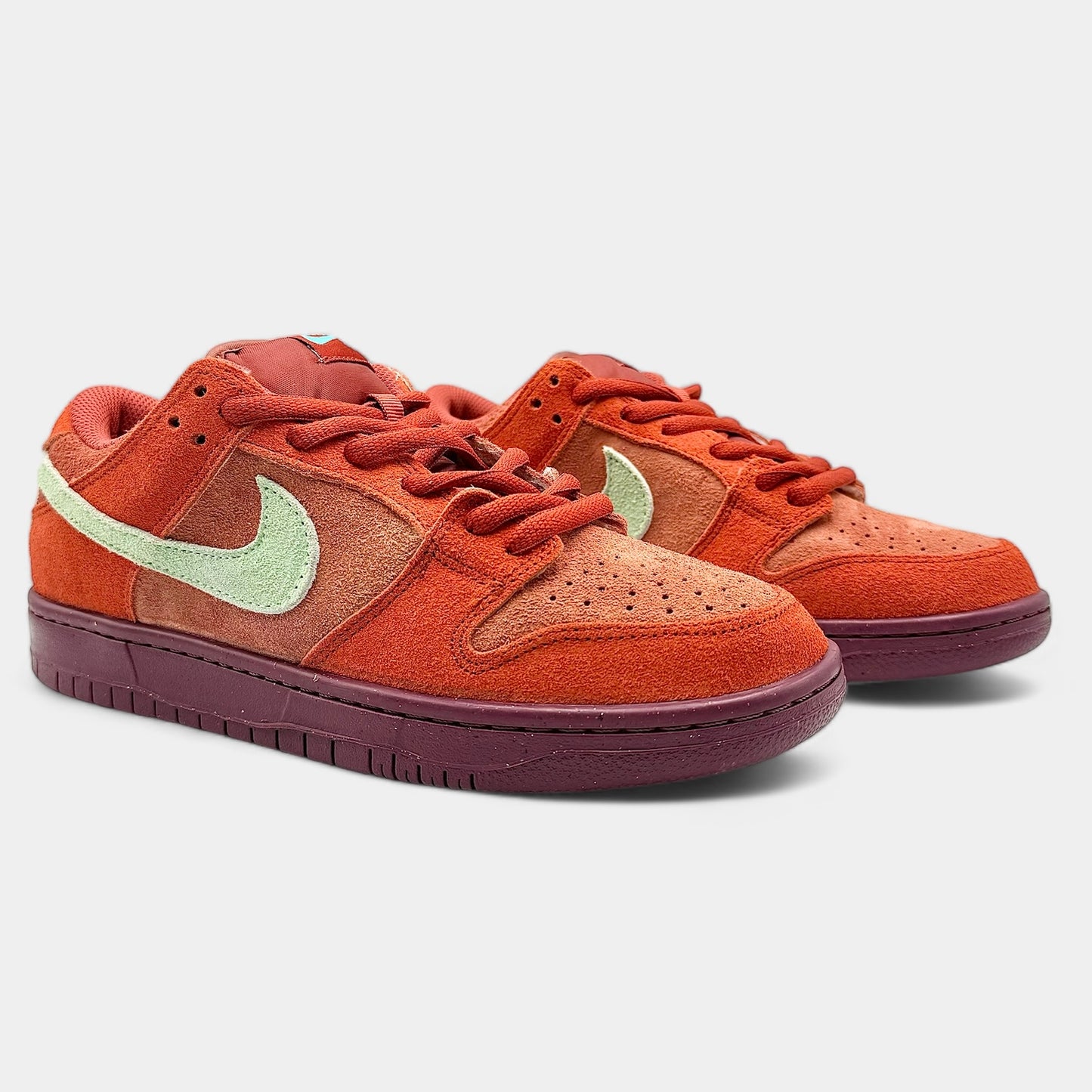 Nike SB Dunk Mystic Red