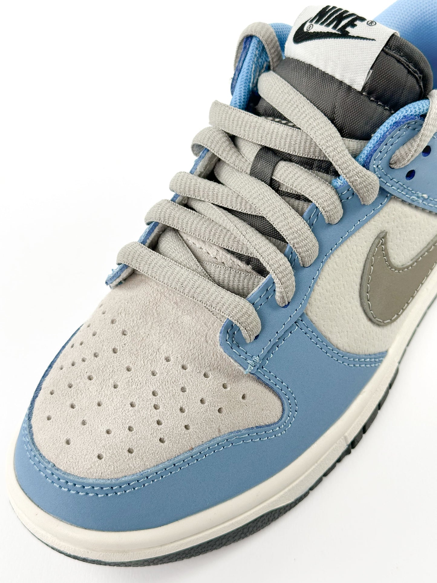 Nike SB Dunk x Otomo Katsuhiro Old Blue