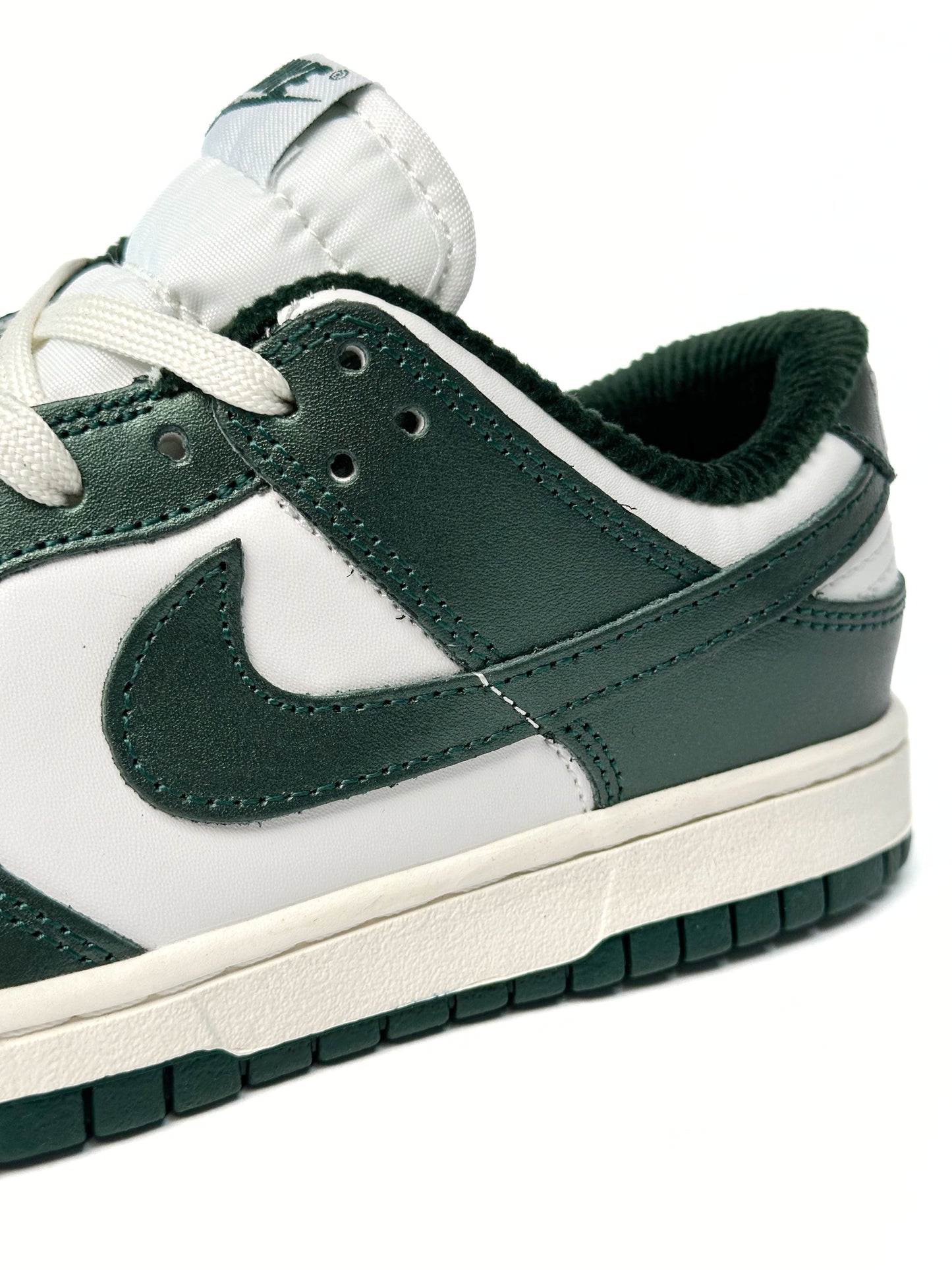 Nike SB Dunk Vintage Chameleon Green