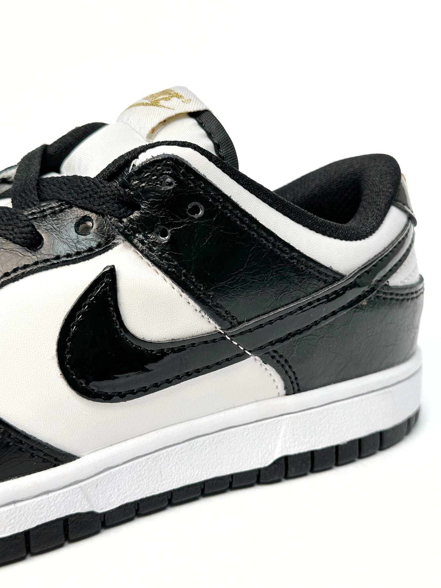 Nike SB Dunk World Champ