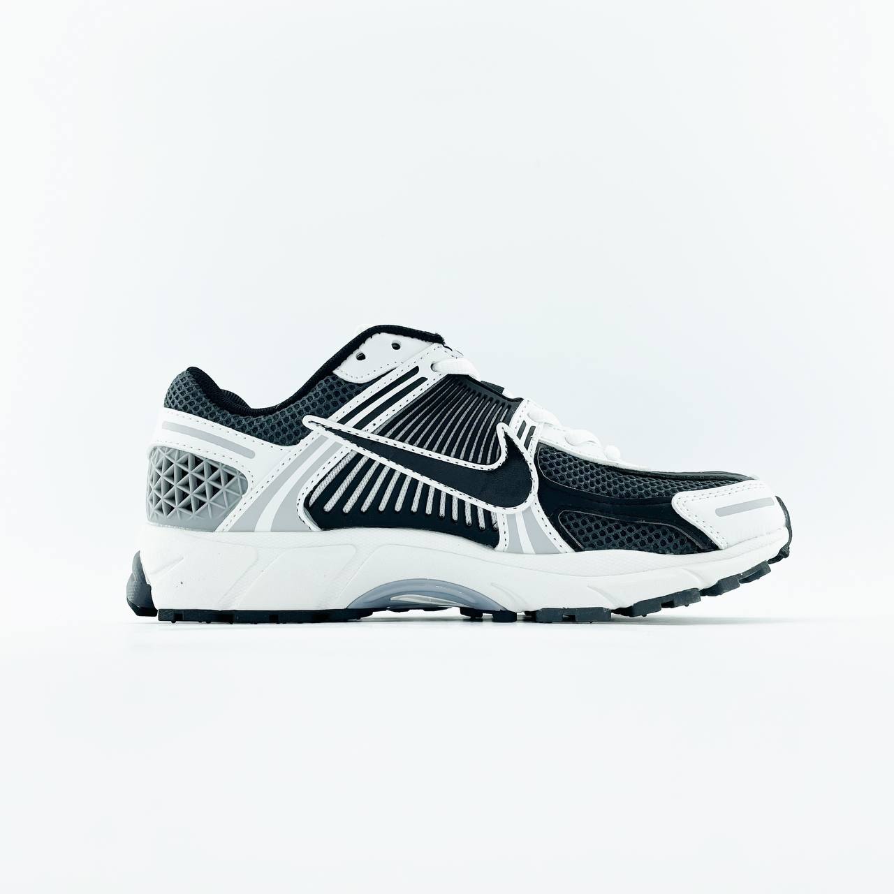 Nike Zoom Vomero 5 Black White