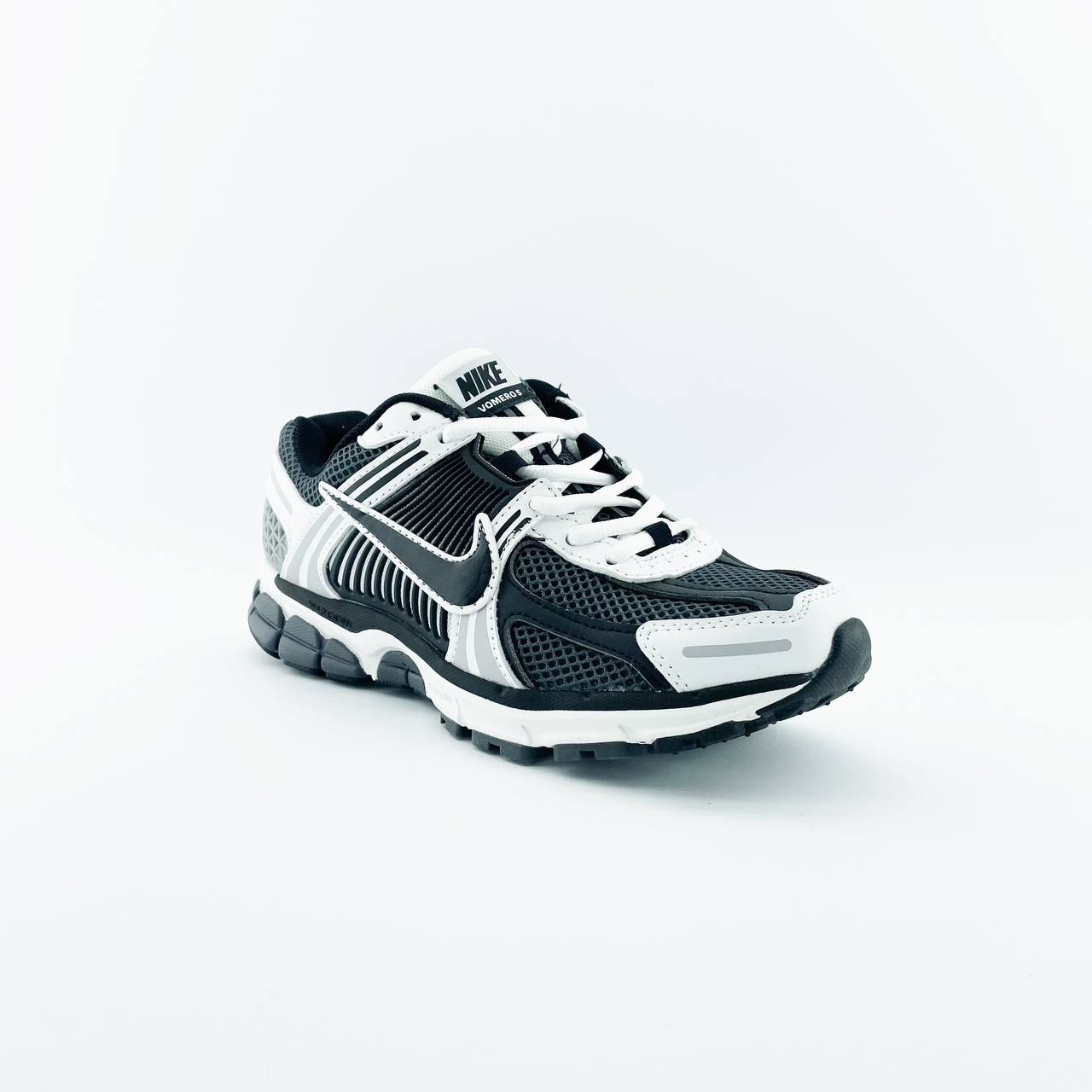 Nike Zoom Vomero 5 Black White