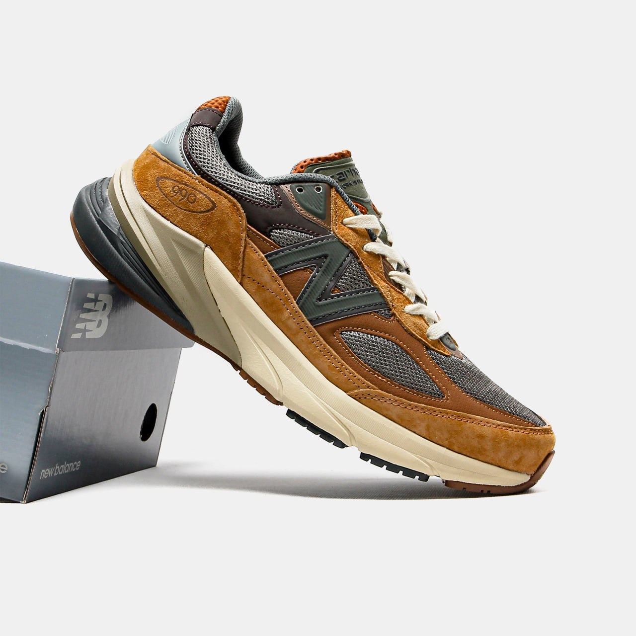 New Balance 990v6 x Carhartt