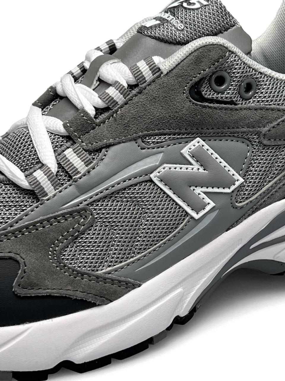 New Balance 725 Dark Gray White