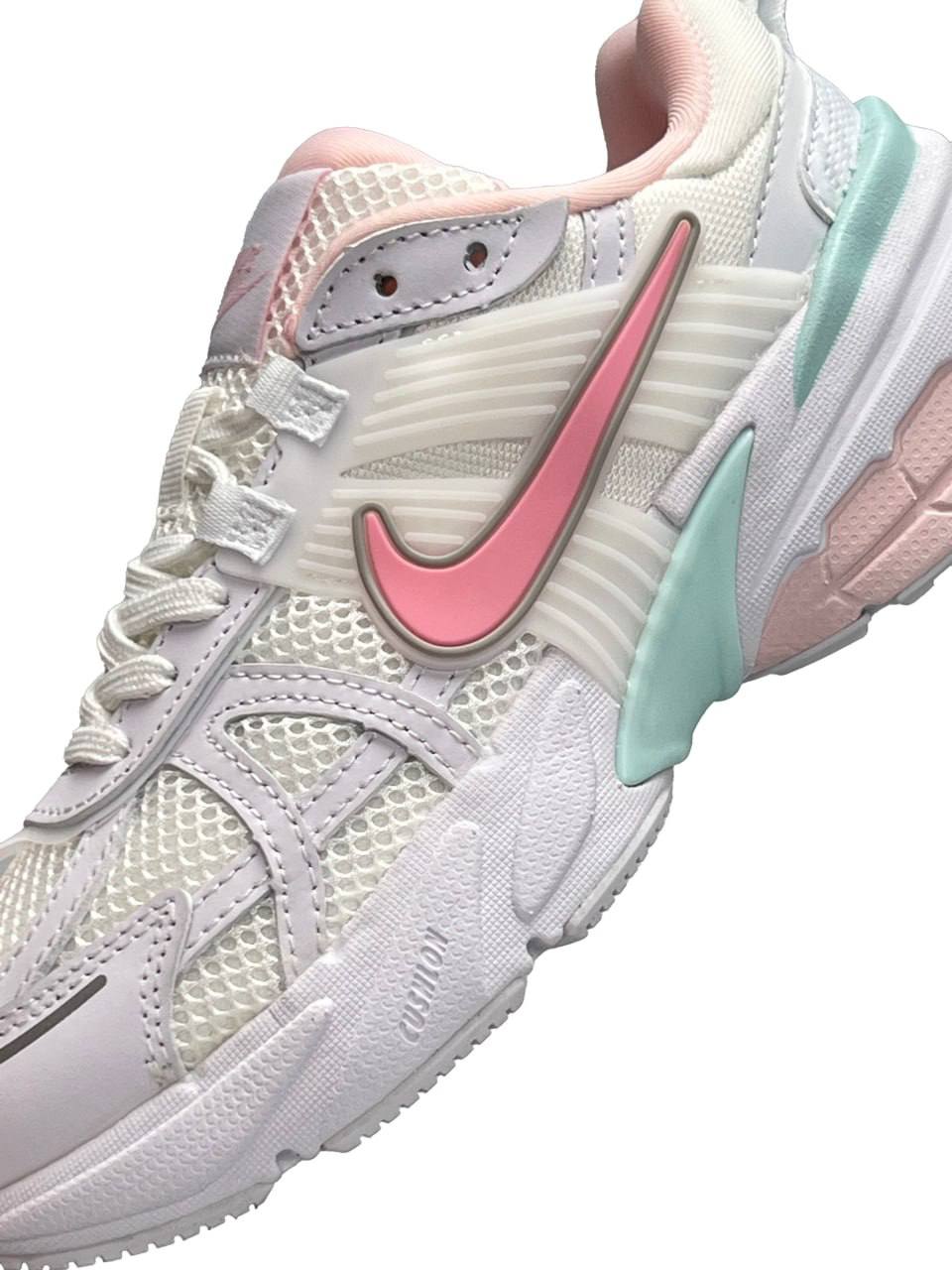 Nike Runtekk White Pink