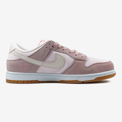 Nike SB Dunk Low Teddy Bear Pink