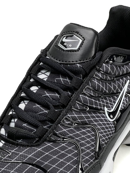 Nike Air Max Plus Black White Line
