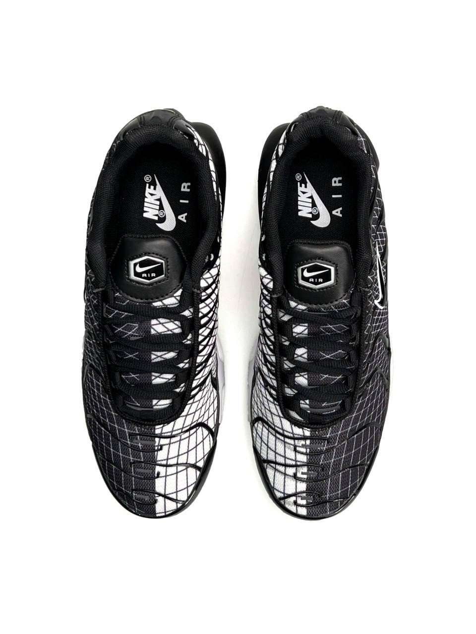Nike Air Max Plus Black White Line