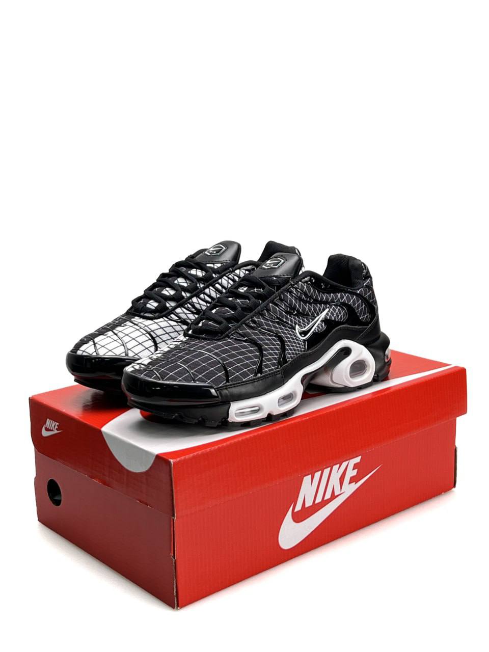 Nike Air Max Plus Black White Line