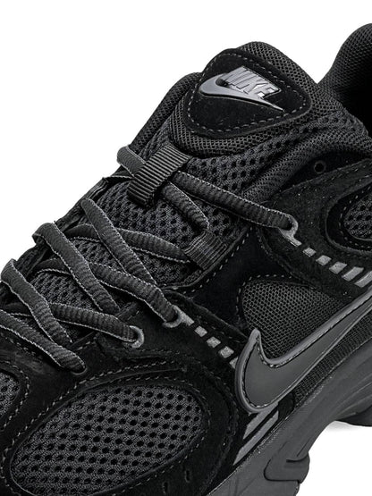 Nike V5 RNR All Black