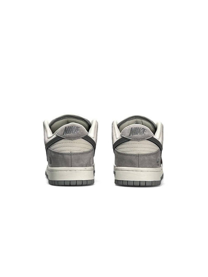 Nike SB  Dunk Low x The North Face Grey White