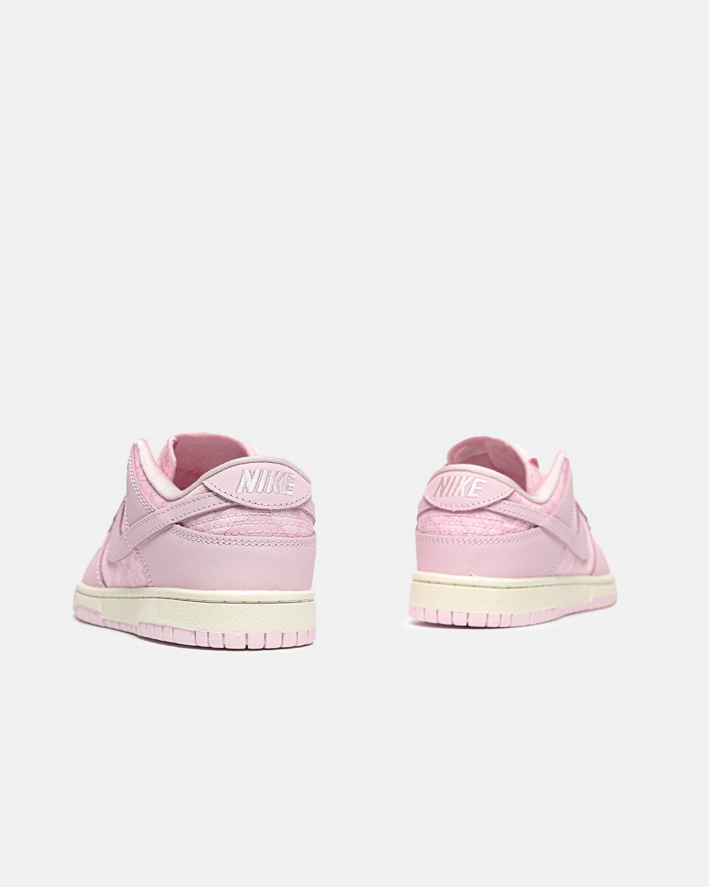 Nike SB Dunk Low Lace Pack Regal Pink