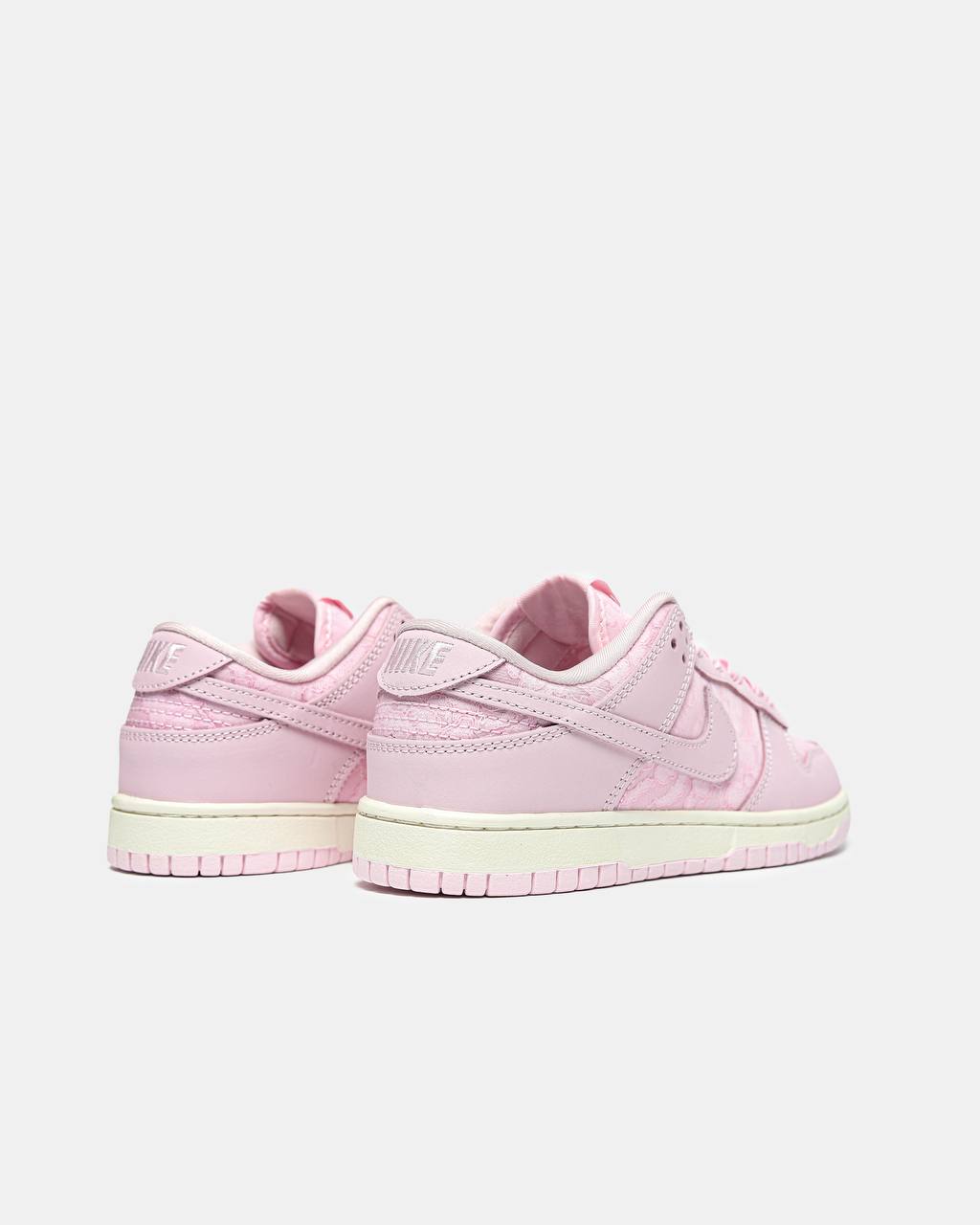 Nike SB Dunk Low Lace Pack Regal Pink