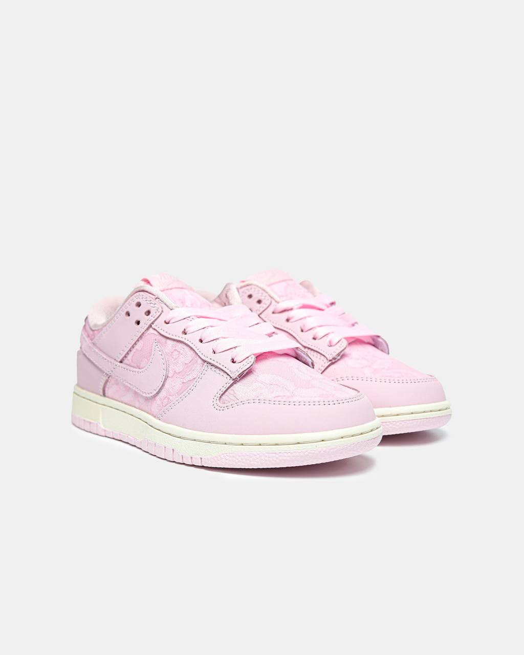 Nike SB Dunk Low Lace Pack Regal Pink