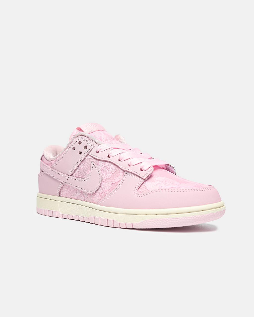 Nike SB Dunk Low Lace Pack Regal Pink