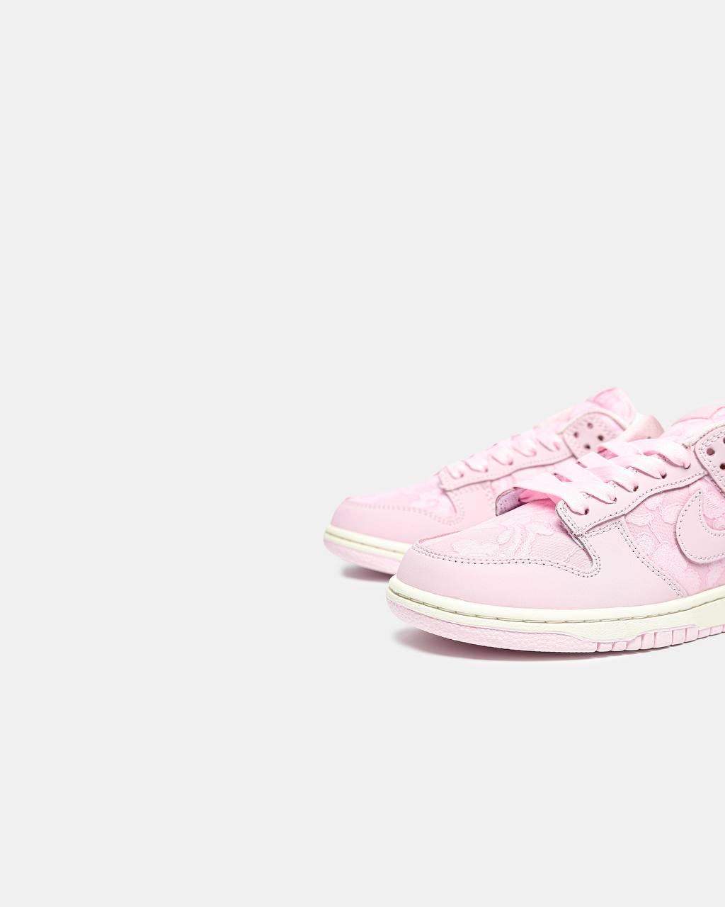 Nike SB Dunk Low Lace Pack Regal Pink