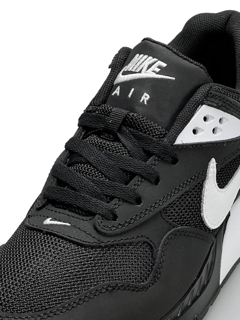 Nike Air Max IVO Black White