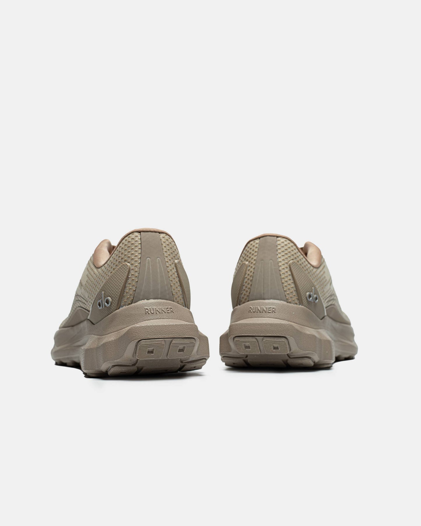 Alo Yoga Runner Beige